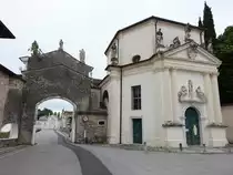 Passariano, Schlo�kapelle der Villa Manin, achteckiger Barockbau (06.05.2017)