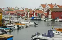 Gullhomen im Bohusl�ner Sch�rengarten n�rdlich von G�teborg. Das Dorf und die gleichnamige Insel ist auftofrei, f�r den Transport schwerer Lasten gibt es Handkarren und einen Mini-Traktor. Aufnahme: 3. August 2017.