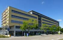 Freiburg, das Solar-Info-Center, nahe dem Flugplatz, Aug.2016 