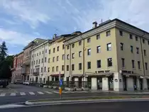 Udine, H�user an der Piazza Patriarcato am Rand der Altstadt (07.05.2017)