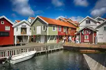 Holzh�user am Sm�genbryggan in der Ortschaft Sm�gen an der Bohusl�ner Scherenk�ste im westlichen Schweden.
Aufnahme: 2. August 2017.