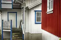 Eingang zu einem Holzhaus im Fischerdorf auf der Insel K�ring�n an der Bohusl�ner Scherenk�ste. Aufnahme: 3. August 2017