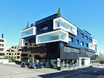 Pf�ffikon SZ, Wohn- und Gesch�ftshaus “Black and White”, Bahnhofstrasse 9 + 11 (Baujahr 2013-2015) - 23.06.2016