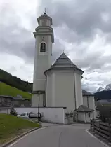 Sexten, Pfarrkirche St. Peter und Paul, erbaut von 1825 bis 1826 durch Alois Mutschlechner (07.05.2017)