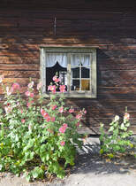 Detailaufnahme eines Holzhauses im Stockholmer Freilichtmuseum Skansen. Aufnahme: 26. Juli 2017.