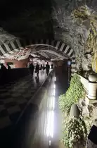 Wer mit der Stockholmer U-Bahn, der tunnelbana, f�hrt erblickt nicht nur dunkle Tunnel, sondern h�ufig Farbtupfer. Kunstwerke und bunte W�nde schm�cken den U-Bahn-Alltag. Das Bild ist vom U-Bahnhof Kungstr�dg�rden. Aufnahme: 28. Juli 2017.