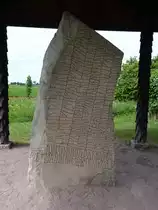 Runenstein von R�k. Er hat eine H�he von 3,82 Metern und tr�gt eine Runeninschrift in altnordischer Sprache. Sie ist mit rund 750 Zeichen die l�ngste bekannte Runenschrift, 9. Jahrhundert (15.06.2017)