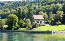 Diessenhofen, Gasthof Schupfen, direkt am Rheinufer. Seine bis ins Jahr 1455 zur�ckreichende Historie macht das sch�ne Riegelhaus besonders - 03.09.2013