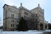 Das Schloss Neetzow wurde 1851 im neugotischen Stil errichtet. (Mrz 2013)