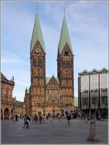 Bremen. Der St. Petri Dom ist hier vom Bremer Rathaus (links) und der Bremischen Brgerschaft eingerahmt. 23.08.2017
