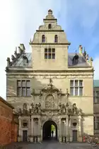 Das Eingangsgeb�ude zum Wasserschloss Frederiksborg in Hiller�d (Mai 2012) 