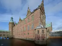 Das Wasserschloss Frederiksborg gilt als gr��tes und bedeutendstes Bauwerk der nordischen Renaissance. (Hiller�d, Mai 2012)