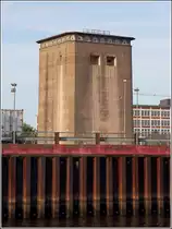 Bremen. Ein Blick von der Weser zum Hochbunker an der Stra�e Auf der Muggenburg. 23.08.2017