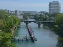 Die Badeanstalt unterer Letten in der N�he des Lettenviaduktes in Z�rich. (September 2011)