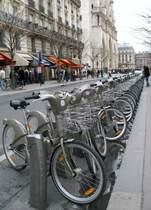 Ein Foto fr Thomas: Auch Paris hat in der Zwischenzeit den Vorteil fr Fahrrder entdeckt. 
Entgegen einem Augenschein bei dieser Mietstation bei der Cit,  sind diese beliebten Mietfahrrder sehr gefragt. Einheimische und Touristen fahren mit den Rdern kreuz und quer durch Paris.
(20.01.2008) 
