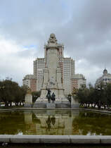 Das Miguel de Cervantes Saavedra gewidmete Denkmal auf dem Plaza de Espaa in Madrid. (Februar 2011)
