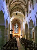 Romainmtier, romanische Stiftskirche. Innenansicht in Richtung Osten und Chor - 18.07.2009