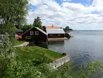 Gut erhaltene Bootsh�user in Sk�rsa an der Sch�renk�ste (21.06.2017)