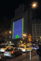 Der Edificio Espaa auf dem gleichnahmigen Platz wurde 1953 fertiggestellt. (Madrid, Dezember 2010)