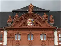 Koblenz. Der Giebel des Dikasterialgeb�udes in Ehrenbreitstein. Der Barockbau aus dem 18. Jahrhundert war ein Verwaltungsbau der Kurf�rsten von Trier. 15.09.2017