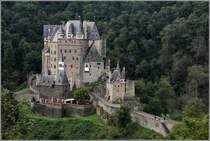 Wierschem. Burg Eltz ist eine der bekanntesten Burgen in Deutschland. Sie entstand in ihren Anfngen zu Beginn des 12. Jahrhunderts im Tal der Elz. 17.09.2017