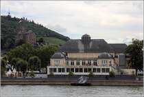 Bingen am Rhein. Links oberhalb der alten Stadthalle thront die im 13. Jahrhundert erbaute Burg Klopp auf einer Anhhe. Die Stadt Bingen gehrt zum UNESCO-Weltkulturerbe Oberes Mittelrheintal. 15.09.2017