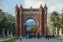 Aus roten Backsteinen im neu-maurischen Stil wurde der Triumpfbogen zur Weltausstellung 1888 gebaut.