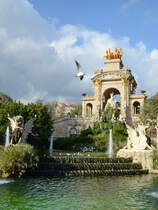 Der Wasserfall Cascada im Parc de la Ciutadella. (Barcelona, Dezember 2011)