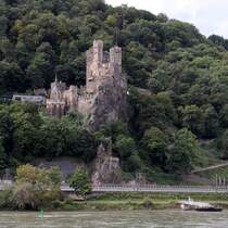Trechtingshausen. Burg Rheinstein wurde im frhen 14. Jahrhundert errichtet. Sie gehrt seit 2002 zum UNESCO-Weltkulturerbe Oberes Mittelrheintal. 15.09.2017