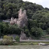 Trechtingshausen. Burg Rheinstein wurde im fr�hen 14. Jahrhundert errichtet. Sie geh�rt seit 2002 zum UNESCO-Weltkulturerbe Oberes Mittelrheintal. 15.09.2017