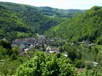 Saint-Hippolyte, Blick auf die knapp 1000 Einwohner z�hlende Stadt im Doubstal, Mai 2017