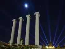 Die vier S�ulen vor dem Nationalen Kunstmuseum von Katalonien im neobarocken Nationalpalast am Fu� des Hausberges von Barcelona, dem Montju�c. (Dezember 2011)