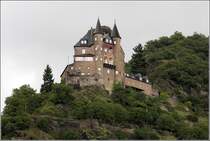 St. Goarshausen. Burg Katz wurde im 14. Jahrhundert erbaut, 1806 von Napoleons Truppen gesprengt und nach 1896 neu aufgebaut. Sie ist Teil des UNESCO-Weltkulturerbes Oberes Mittelrheintal. 15.09.2017