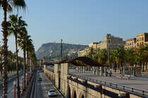 Die Strae  Passeig de Colom  und die Promenade am alten Hafen in Barcelona. (Dezember 2011)