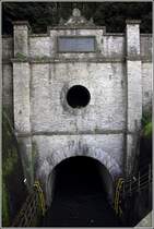 Weilburg. Die nrdliche Einfahrt in den 195 m langen Schifffahrtstunnel, der in den Jahren 1844-47 erbaut wurde. 18.09.2017