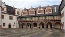 Weilburg. Der Nordflgel des Schlosses entstand ab 1570. Sein Arkadengang ffnet sich zum Innenhof des Hochschlosses. 18.09.2017