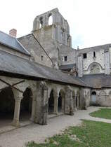 Cormery, Ruine des Kirchturms St. Paul der ehem. Klosterkirche, erbaut im 11. Jahrhundert (08.07.2017)