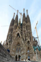 Die rmisch-katholische Basilika Sagrada Famlia soll nach aktueller Planung 2026 fertiggestellt werden. (Barcelona, Dezember 2011)