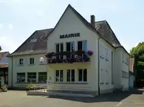 Algolsheim, das Rathaus der ca.1200 Einwohner z�hlenden Gemeinde im Elsa�, Juni 2017