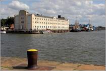 Bremerhaven. Seit 1934 war Bremerhaven Firmensitz der  Nordsee , damals noch Deutsche Dampffischerei-Gesellschaft Nordsee. Hier die ehemalige Zentrale der Restaurantkette am Handelshafen. 01.07.2012