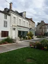 Montmorillon, H�user am Place Marechal Leclerc (09.07.2017)