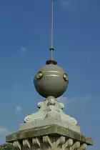 Eine der Turmspitzen des alten Schiffshebewerkes Henrichenburg von Osten aus gesehen. (Waltrop-Oberwiese, September 2008)