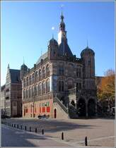 Deventer. Die Stadtwaage wurde 1545 am Brink (Marktplatz) erbaut, heute beherbergt sie das Stadtmuseum. 15.10.2017