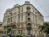 Budapest, Eckhaus in der Kreuzung Bajza u. Damjanich u. Vermutlicher Architekt war Ybl Mikl�s, Baujahr: 1910, Still: Eklektisch. Foto: 21.09.2017.