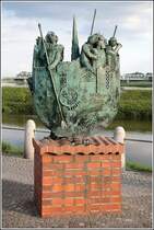 In Wittenberge steht die von Christian Uhlig geschaffene Skulpturengruppe  Zeitreise . Dieser Teil, ein Schaukelschiff,  kann von den Passanten in Bewegung gesetzt werden. Aufnahmedatum: 12.08.2006