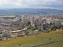 14. September 2017, Blick auf Krasnojarsk am Fluss Jenissei und an der Transsibirischen Eisenbahn. Krasnojarsk ist die drittgrte Stadt Sibiriens.