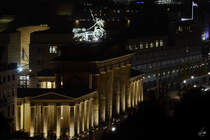 Das Brandenburger Tor hier vom Dach des Bundestages aus gesehen. (Berlin, Dezember 2013)