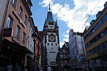 Das Martinstor in der Kaiser-Joseph-Strae in der Freiburger Altstadt am 7. Juni 2017

Das Martinstor ist eines von zwei verbliebenen historischen Stadttoren. Heutzutage fhrt die Straenbahn Richtung Sden durch das Tor.