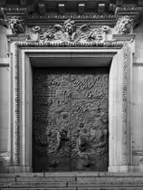 Das kunstvoll gestaltete Seiteneingangsportal des Berliner Domes. (Berlin-Mitte, Oktober 2013)