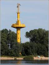 Schwanewede. Der Radarturm auf der Weserinsel Harriersand ist der sdlichste einer ganzen Kette von Radartrmen entlang der Weser. Die Radartrme bermitteln die aktuelle Verkehrslage auf der Weser an die Verkehrszentrale Bremerhaven, die beim Wasserstraen- und Schifffahrtsamt Bremerhaven angesiedelt ist. 23.08.2017